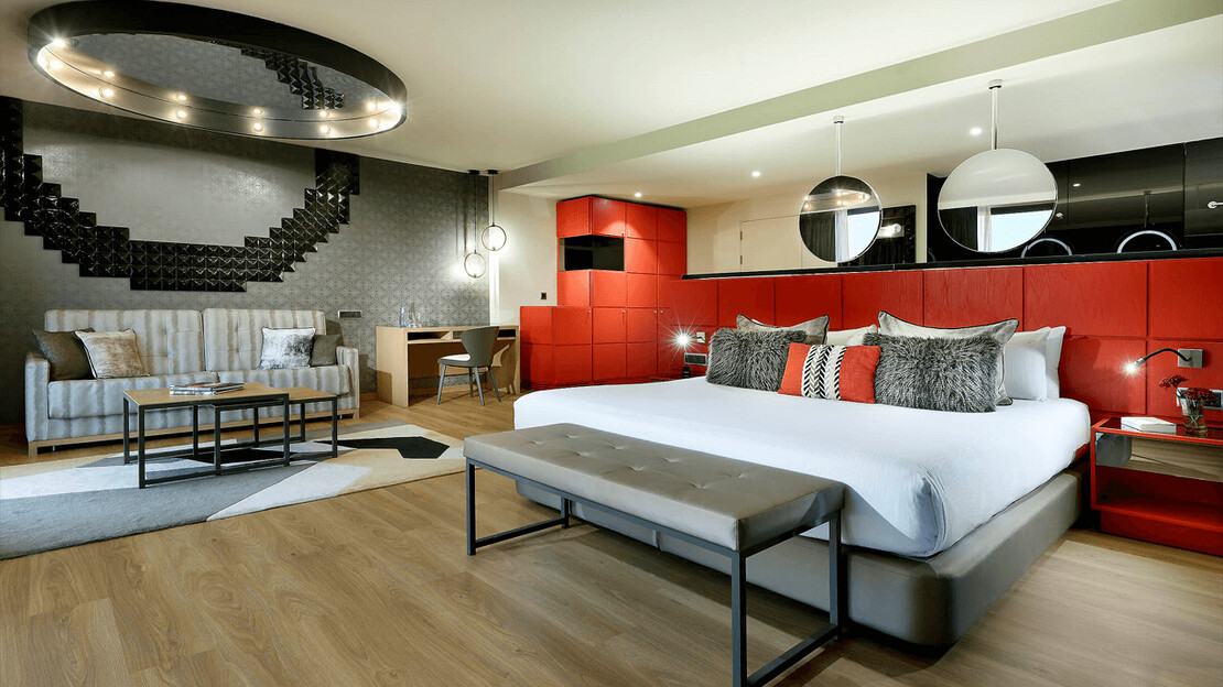 Studio Suite Silver Platinum